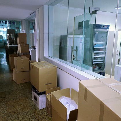 化學(xué)實(shí)驗(yàn)室搬運(yùn)