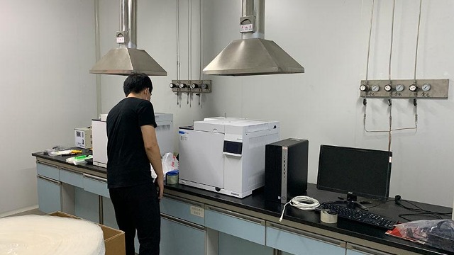 搬實(shí)驗(yàn)儀器公司