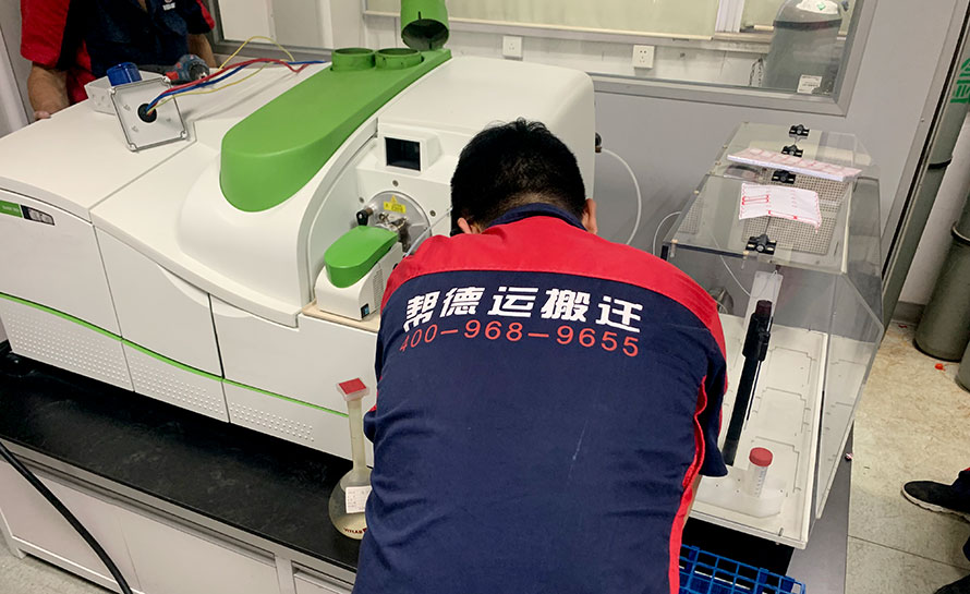 安全至上，專業(yè)護航：大型儀器搬運服務(wù)的品質(zhì)承諾