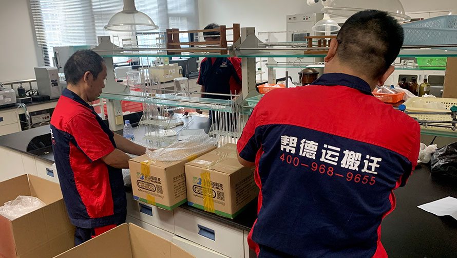 實(shí)驗(yàn)室搬運(yùn)事故預(yù)防與處理